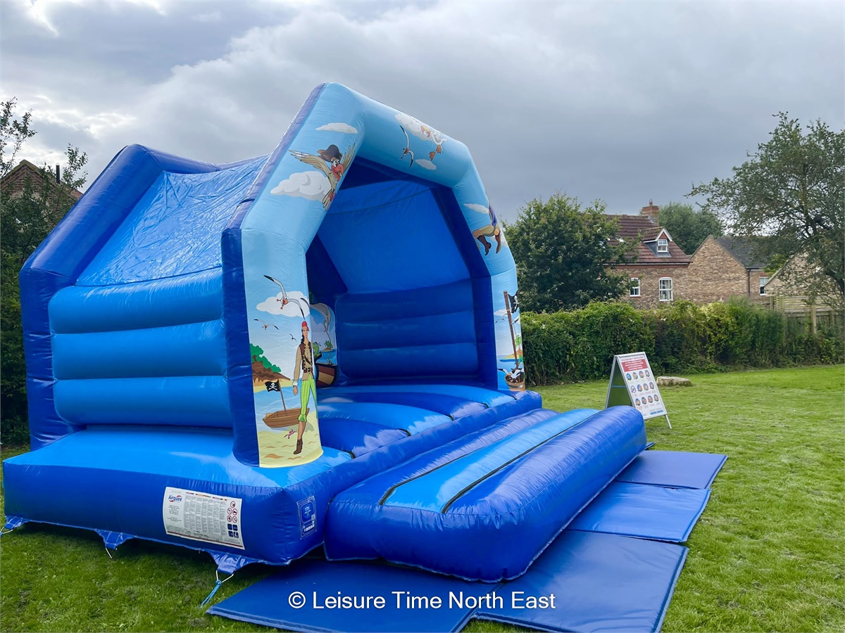 15ft x 15ft Pirate Bouncy Castle - Bouncy Castle, Inflatable and Soft ...